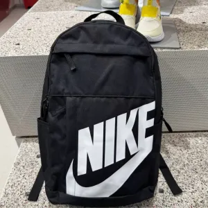 Рюкзак Nike чорний, рюкзак до школи, купити рюкзак найк, чорний рюкзак, портфель