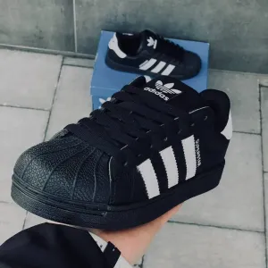 Adidas Superstar стильні молодіжні кросовки адідас жіночі чорні адідас суперстар натуральна шкіра не тверді дуже зручні