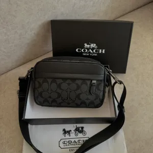 Сумка Coach коуч коач месенжер шкіряний через плече бананка