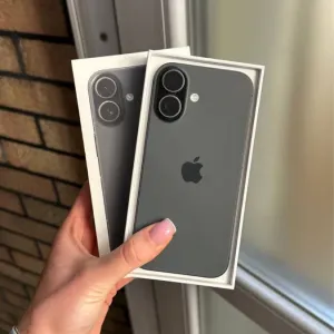 Apple iPhone  17 256Gb. (  Black )
