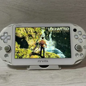 PS vita slim White 2000 32GB + 15 Ігор встановлено  Ідеальний стан