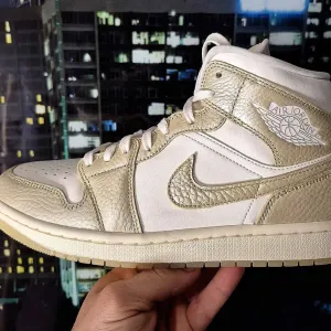 Чоловічі кросівки Nike Air Jordan 1 Mid SE(Оригінал)42,5-27,5см 43-28см 44-28,5см 44,5-29 см
