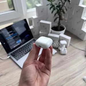 Магазин б/у Кейс AirPods 4 ANC A3059 A3056 A3055 A3057 Оригинал з шумопоглинанням анс