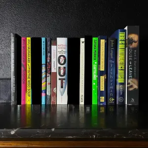 книги англійською та українською
