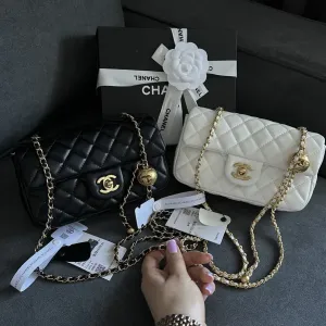 Сумка шкіряна chanel, шанель біла та чорна