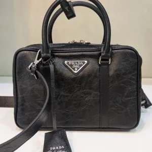 Абсолютно вся шкіряна сумка Prada