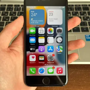 iPhone 7 128GB Black (Neverlock) в хорошому стані.