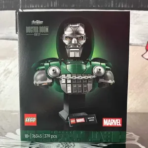 Конструктор LEGO Super Heroes Marvel 76345 Бюст Доктора Дума