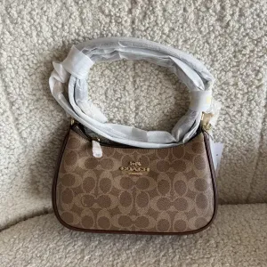 Сумка жіноча Coach Shoulder Teri