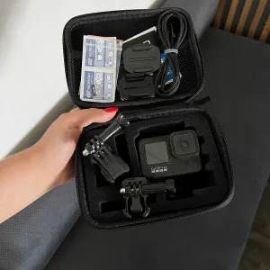 Екшн-камера GoPro Hero 9 з класичним комплектом