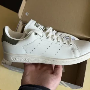 Оригінал 100% жіночі Adidas Originals Stan Smith White IH8040 Шкіряні