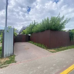 Фасадна земельна ділянка в Ірпені — готова для девелоперського проєкту.