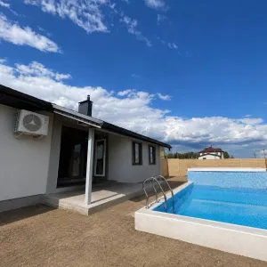 Продам будинок в Ірпені, Лісова частина, вул. Лугова! 130 м², 12 соток, басейн, тиха зелена локація — ідеально для життя!