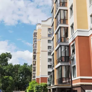 Приміщення з частковим ремонтом в центрі. Житловий фонд!
