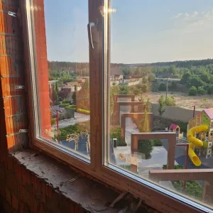3к 77.5м2 ціна 840у.е за 1м2, розпашонка з оформленням.