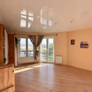 Продам будинок з частковим ремонтом на 10 сотках. 143кв.м. Район Синергії