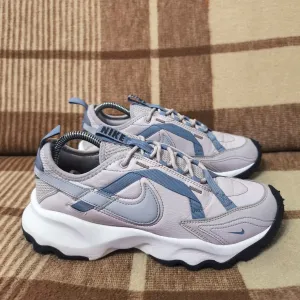 Жіночі кросівки nike