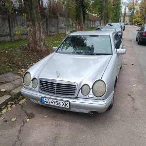 Mercedes-Benz E320