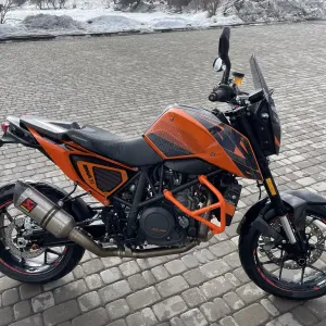 Мотоцикл KTM 690 Duke R