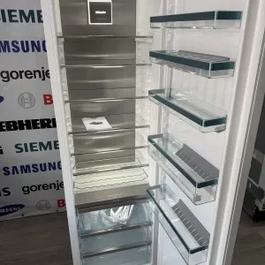 Вбудований холодильник Miele K7777c PerfectFresh Activ під забудову холодильна камера