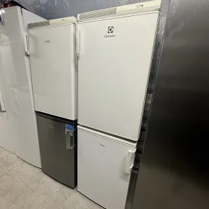Маленький холодильник Electrolux 85 см