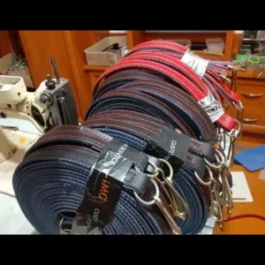 Для коня віжки обшиті шкірою на упряж
