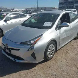 Toyota Prius Two 2017 • Гібрид 1.8 • Автомат • Економний хетчбек