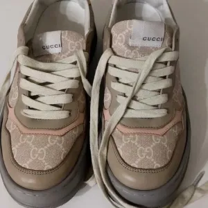 Продам  нові кросівки Gucci
