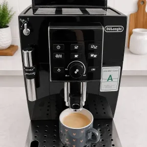 De'Longhi ECAM 23.120.B – автоматична кавомашина, обслужена.