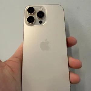 Apple iPhone 16 Pro Max 256GB Desert Titanium (MYWX3) Айфон 16 Про Макс 256гб Акб 90%