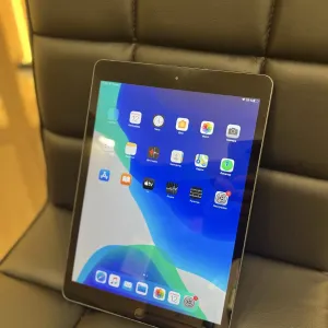 iPad 8th 32gb 2020 10.2 Space Gray з гарантією планшет для роботи