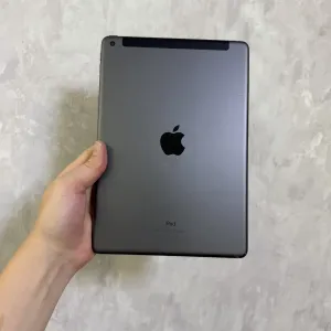 Продам Apple iPad 9-го покоління на 64 ГБ, версія з підтримкою SIM-карти.