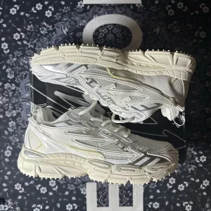 Off-White Be right back | Premium