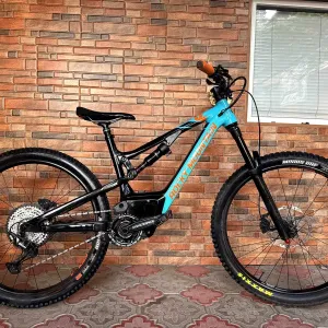 Електровелосипед ROCKY MOUNTAIN Latitude 27.5+"L" Shimano DEORE XT 1x12, Rock Shox YARI 160 mm, 108 Нм, ENDURO