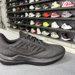 Оригінал Nike Air Winflo 9 Shield  DM1106-007.  /26,5см,27см,27,5см,28см,28,5см,29,5см,30см)