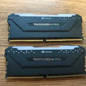 Вживане/ГАРАНТІЯ | Оперативна пам'ять DDR4 32GB (2x16GB) 3200/CL16 Corsair Vengeance PRO RGB (CMT32GX4M2E3200C16)