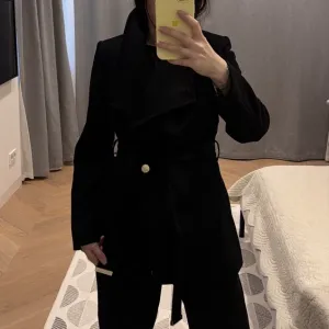 Нове коротке пальто ted baker чорне вовна с-м