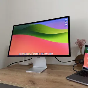 Apple Studio Display 27 Inch 5K Retina Tilt-Adjustable Stand Nano-Texture Glass