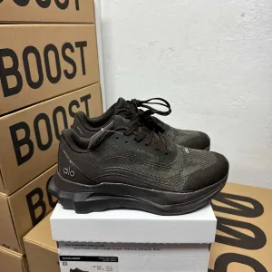 Женские кроссовки Alo Yoga Runner olive / Ало Йога оливковые 36 37 38 39 40 41