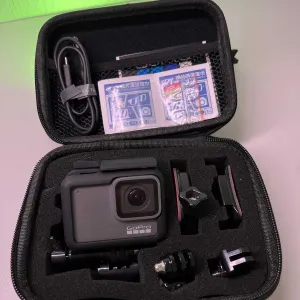 Екшн-камера GoPro Hero 7 silver в кейсі