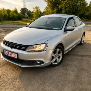 Свіжопригнана Volkswagen Jetta 2012