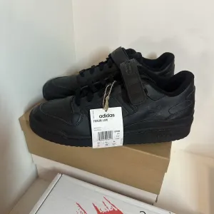 Кросівки унісекс Adidas Forum Low black GV9766