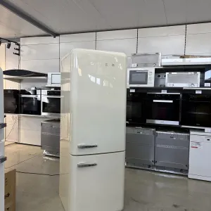 Культовий ретро холодильник Smeg FAB38RCR Cream (кремовий, 70 см)