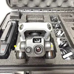 Квадрокоптер DJI Mavic 3Т, Без акк, Наліт: 57 хвилин з повним комплектом для польотів