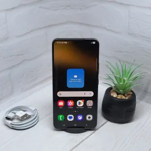 Продам телефон Samsung S22 8/128Gb NFC в гарному стані