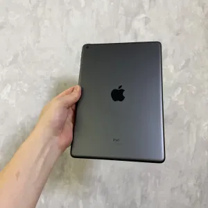 iPad 9 64 GB Wi‑Fi — батарея 100%, 28 циклів заряджання