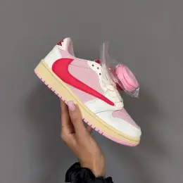 Кросівки NIKE AIR JORDAN 1 x TRAVIS SCOTT рожево-червоні