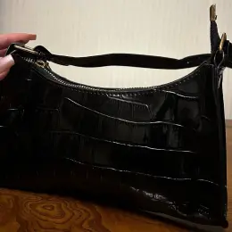Сумка чорна під крокодилову шкіру