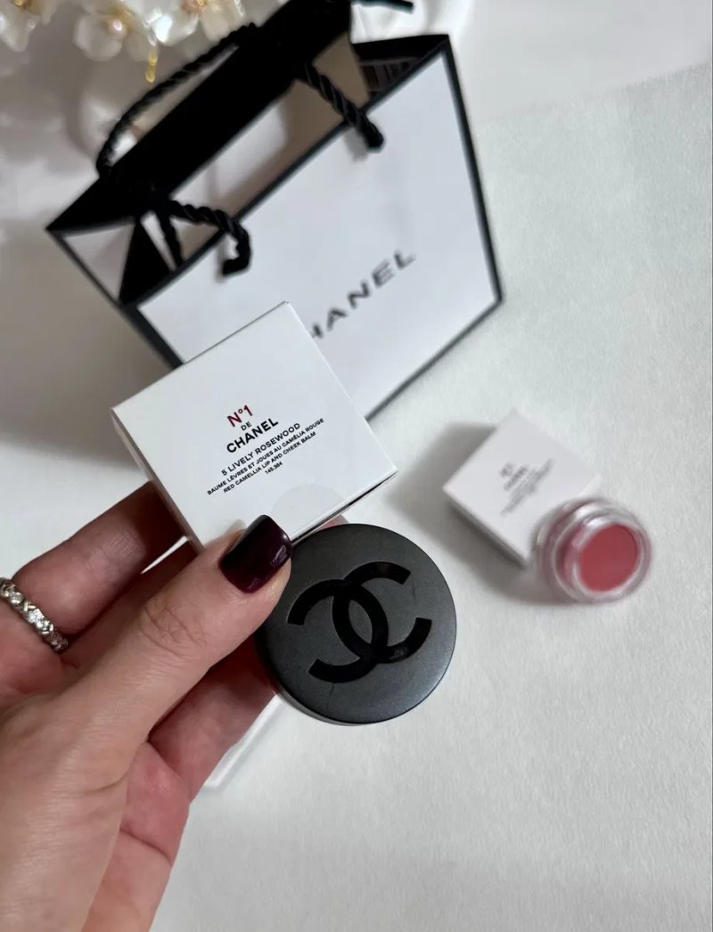 Тінт бальзам Chanel N°1  Lip and Cheek Balm — фото 4