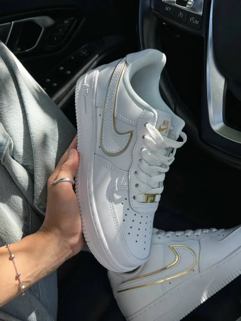 ТОП ПРОДАЖ! Nike Air Force 1 07 Essential White Gold 36 37 38 39 40 41 найк аір форс білі золоте лого — фото 2